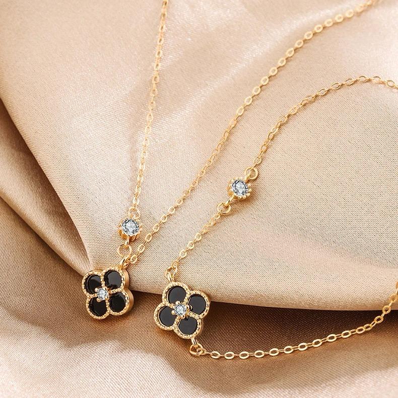 Clover Necklace